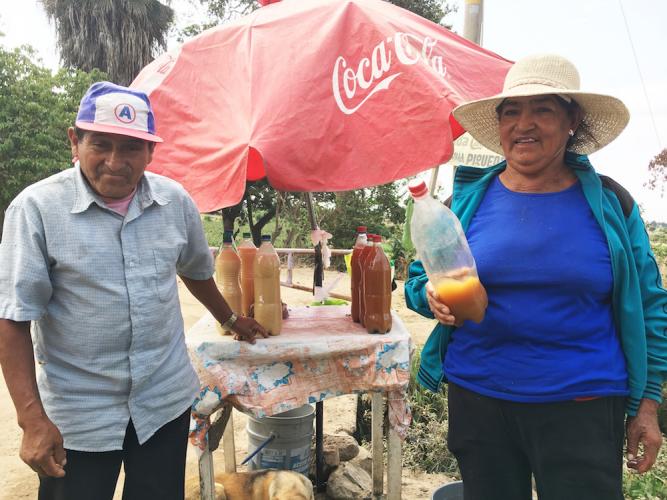 Chicha vendors offering chicha blanca and typical chicha