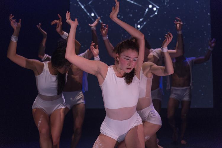 "Trace" dancers