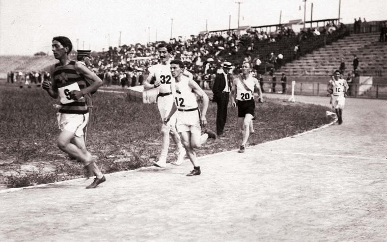 Frank Pierce (Seneca), wearing number 9