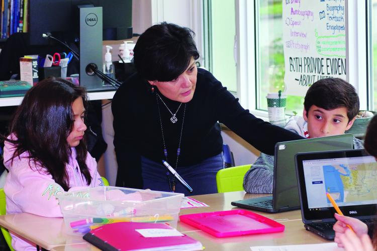 Shana Brown leaning over students